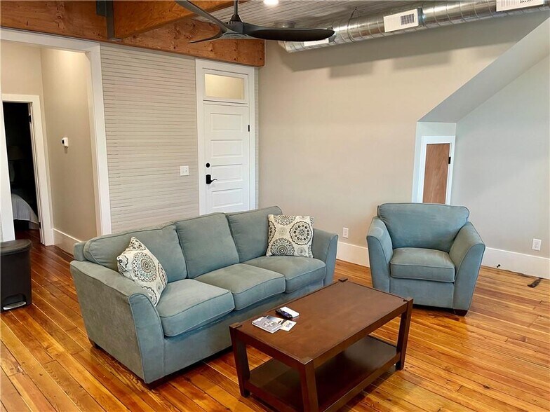 More Photos Of 106 E Murphy, Madison Storefront Retail Office For Sale