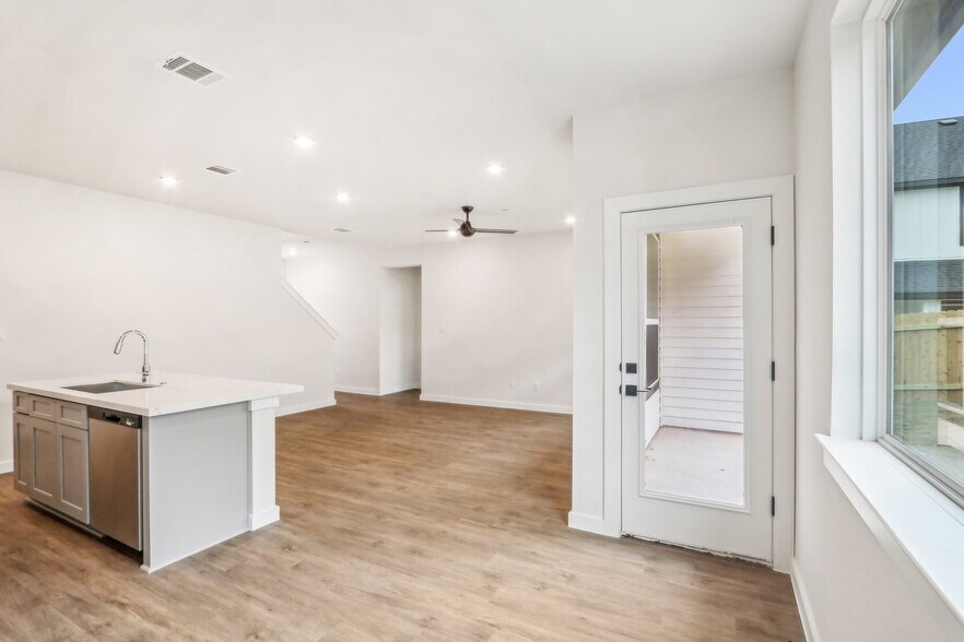 More Photos Of 2600 Gattis School Rd, Round Rock Multifamily For Sale