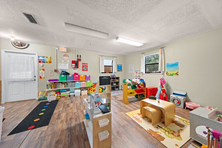 More Photos Of 102 S Highland St, Bushnell Daycare Center For Sale