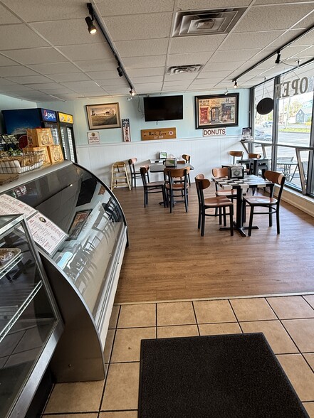More Photos Of 17 Danbury Rd, Wilton Freestanding For Lease