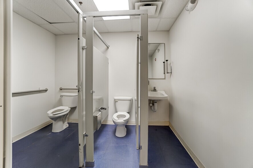 More Photos Of 20 E Central Pky, Cincinnati Office Residential For Lease