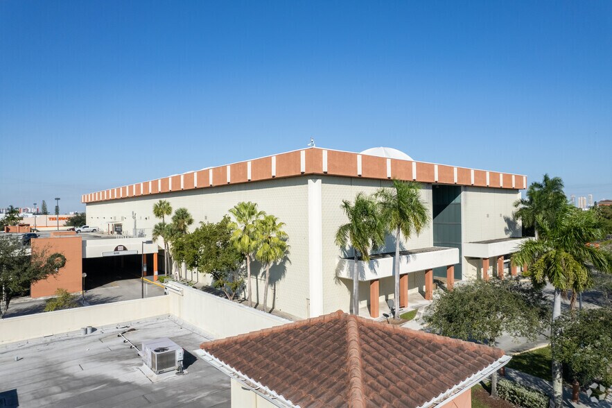 More Photos Of 1205-1425 NE 163rd St, North Miami Beach General Retail For Lease