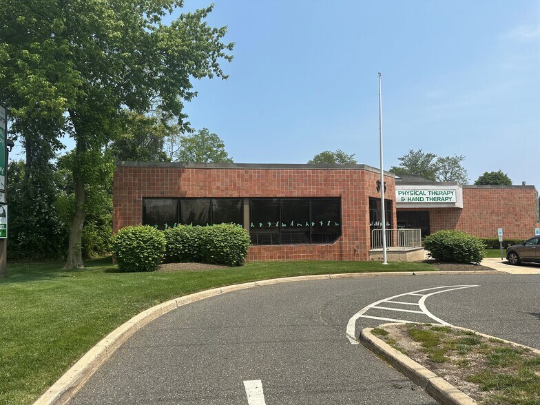More Photos Of 315 Rt 35, Red Bank Medical For Lease