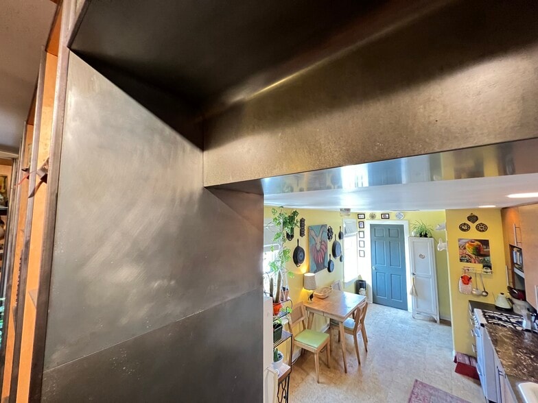 More Photos Of 1438-1442 Light St, Baltimore Showroom For Sale