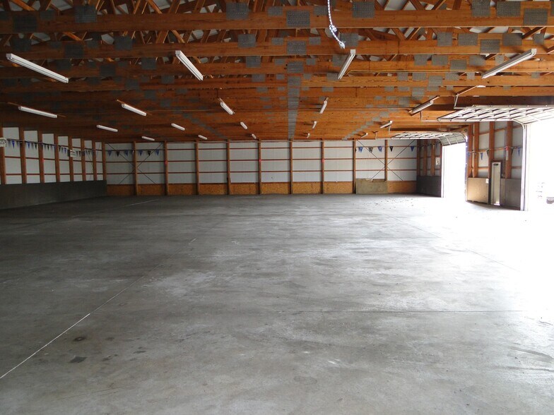 More Photos Of 215 Clark Dr, East Alton Industrial For Lease