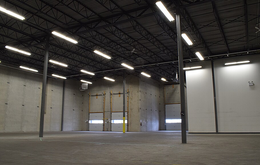 More Photos Of 107 Mountain View Rd, Winnipeg Warehouse For Lease