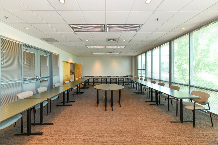 More Photos Of 899 Adams St, Saint Helena Office For Lease