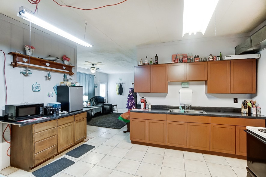 More Photos Of 3245 Piqua Troy Rd, Troy Light Distribution For Sale