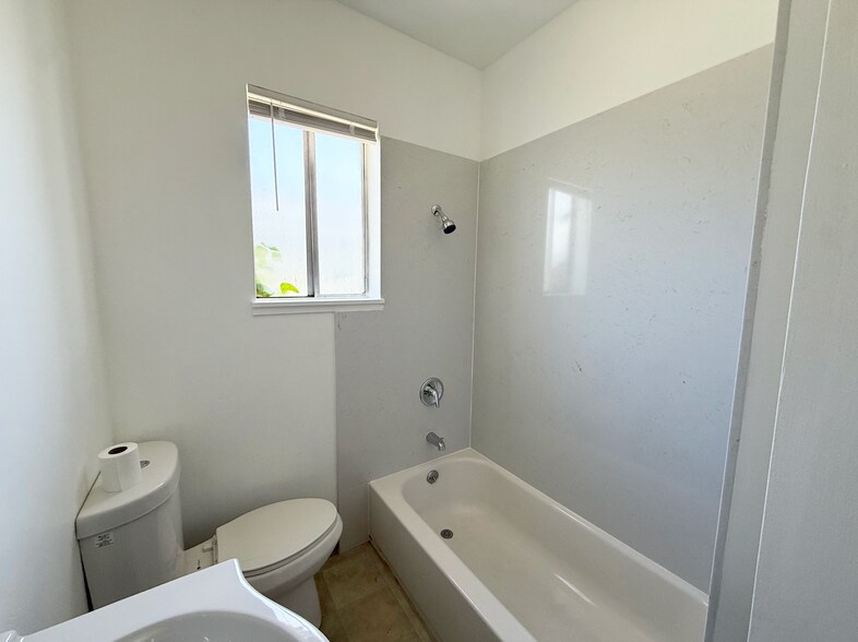 More Photos Of 1430-1436 45th Ave, Oakland Apartments For Sale