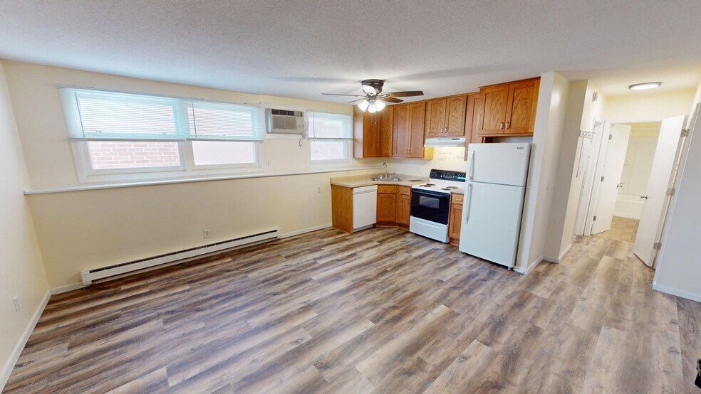 More Photos Of 2578-2580 E 7th Ave, North Saint Paul Storefront Retail Residential For Sale