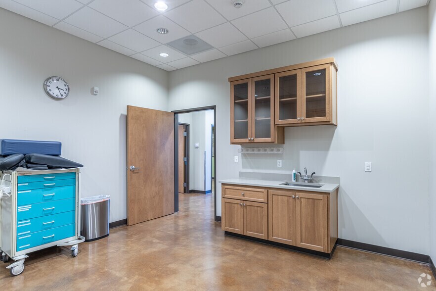 More Photos Of 512-514 7th St, Oregon City Medical For Lease