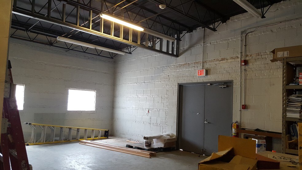 More Photos Of 104 Gateway Rd, Bensenville Flex For Sale