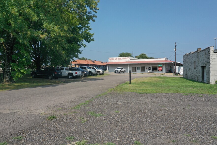 More Photos Of 301 N Commerce Ave, Russellville Warehouse For Sale