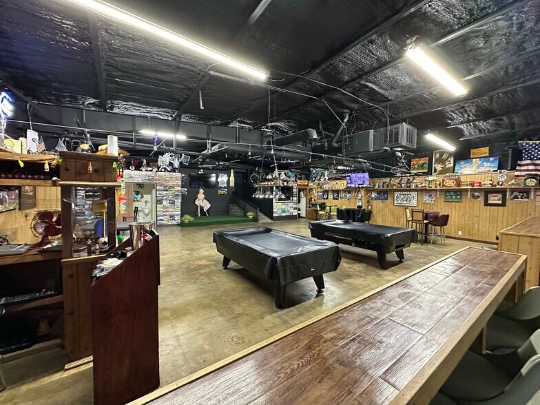 More Photos Of 3900 Davis St W, Dallas Flex For Sale