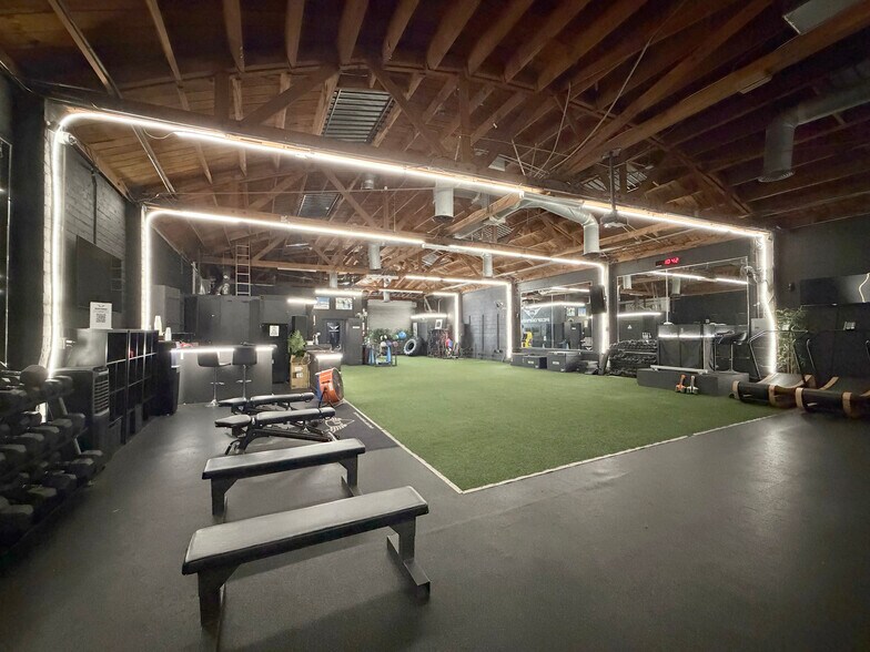More Photos Of 6610 Lexington Ave, Los Angeles Warehouse For Lease