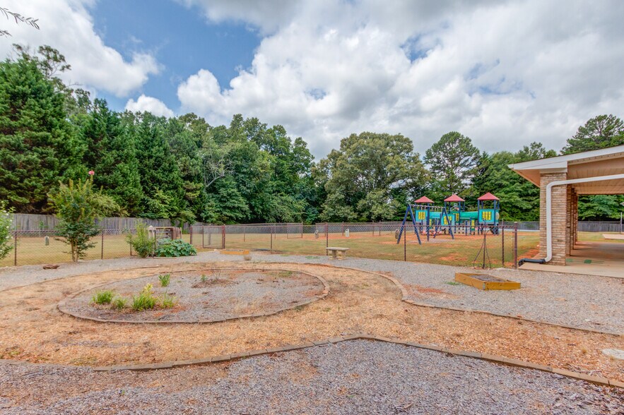 More Photos Of 495 Harbins Rd, Dacula Daycare Center For Sale