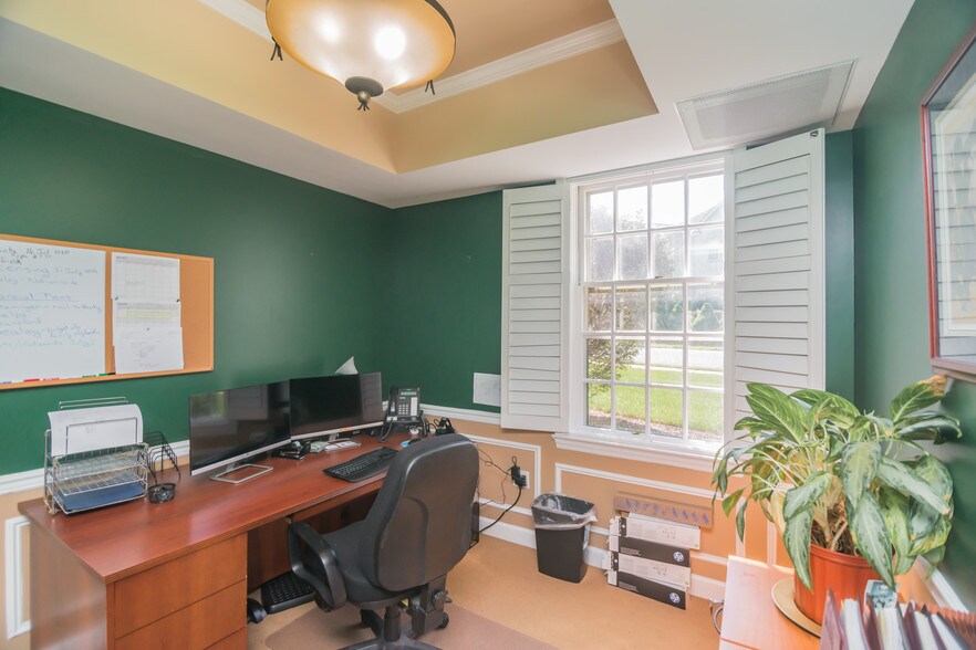More Photos Of 410 Pine St SE, Vienna Office For Sale