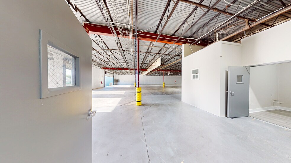 More Photos Of 8007-8115 NW 74th Ave, Miami Warehouse For Lease