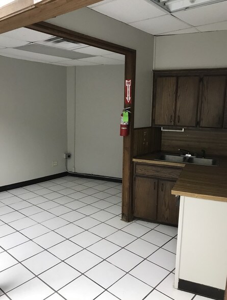 More Photos Of 901 N Virginia Ave, Oklahoma City Manufacturing For Lease