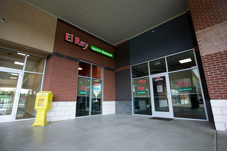 More Photos Of 2600 Middletown Commons, White Hall Storefront For Lease