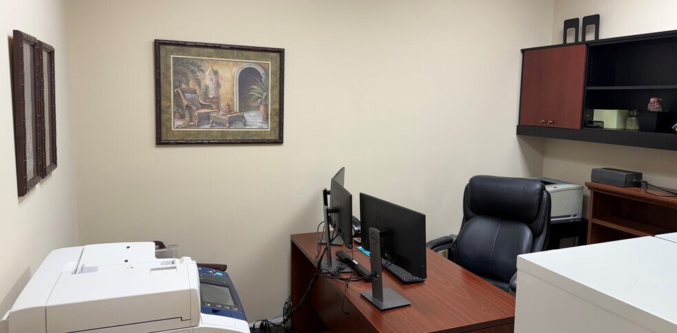 More Photos Of 3389 Magic Oak Ln, Sarasota Office For Sale