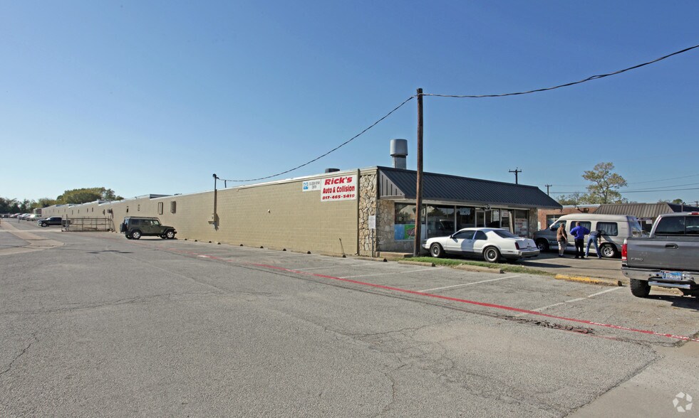 More Photos Of 1216-1286 W Arkansas Ln, Arlington Service For Lease