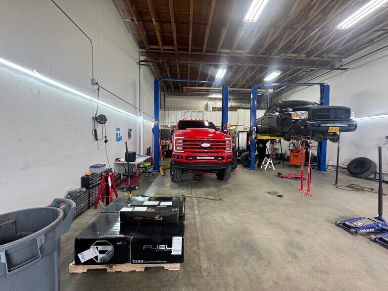 More Photos Of 7449 Old Seward Hwy, Anchorage Storefront For Lease