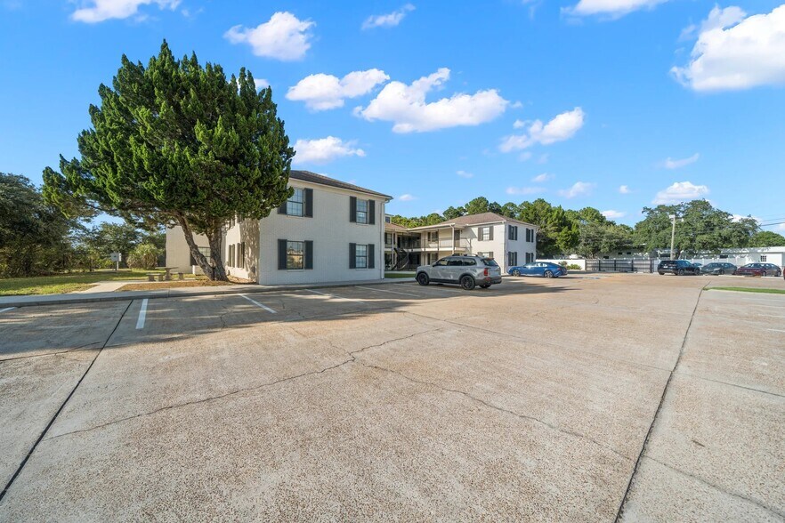 More Photos Of 5 Miracle Strip Loop, Panama City Beach Office For Lease