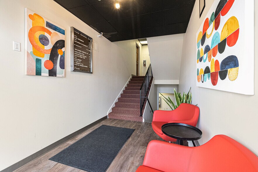 More Photos Of 709 W Littleton Blvd, Littleton Office For Sale