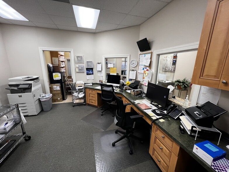 More Photos Of 1258 Mann Dr, Matthews Medical For Sale