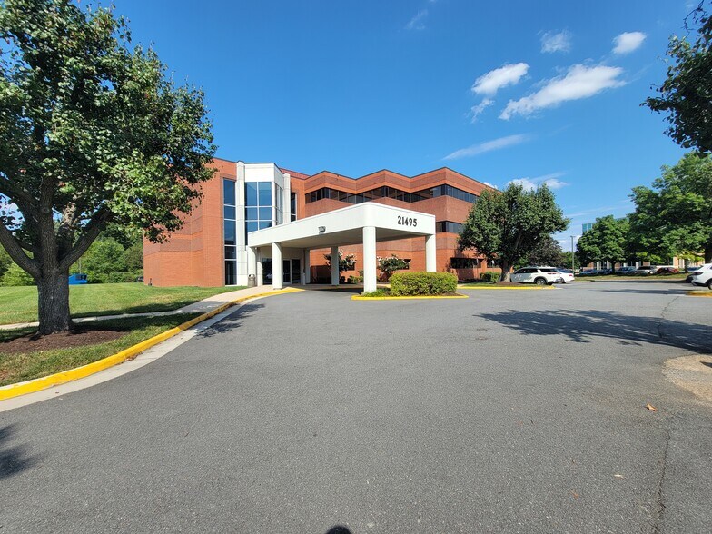 More Photos Of 21495 Ridgetop Cir, Sterling Medical For Lease