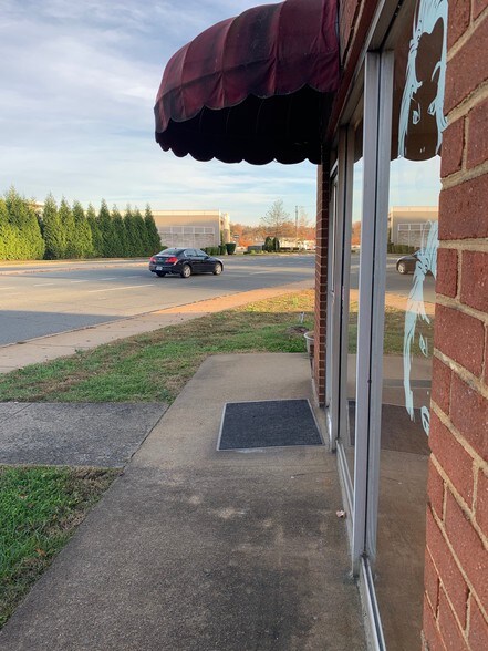 More Photos Of 2115 Hydraulic Rd, Charlottesville Office For Lease