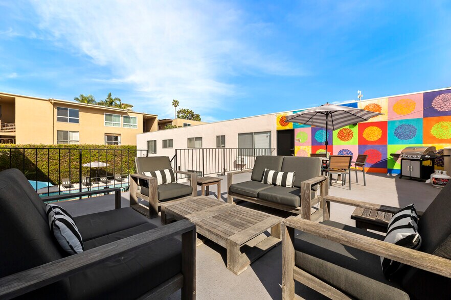 More Photos Of 954 Palm Ave, West Hollywood Apartments For Sale