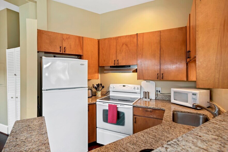 More Photos Of 1755 18th St Nw, Washington Apartments For Sale