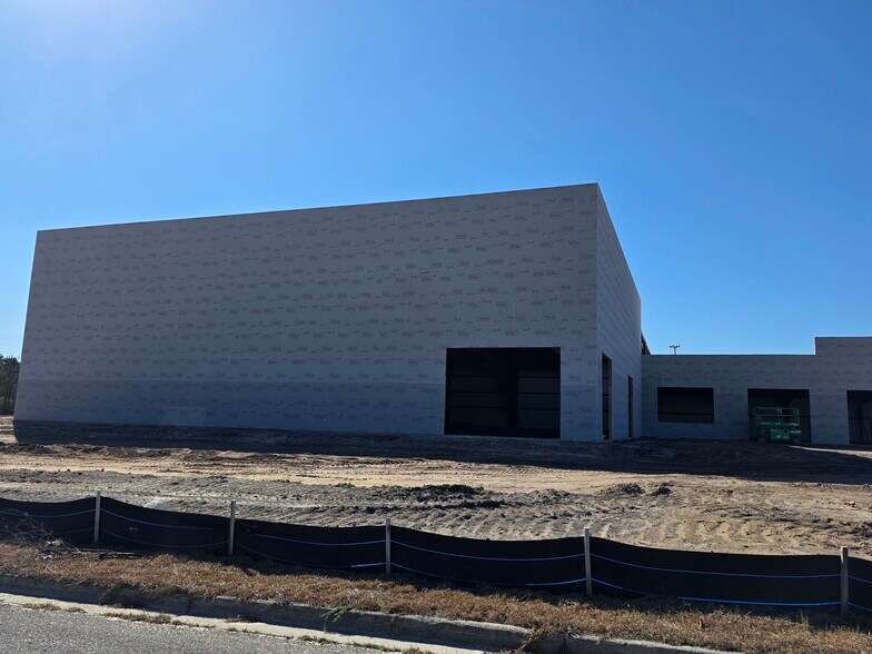 More Photos Of 105 Capitol Dr, Rincon Storefront For Lease