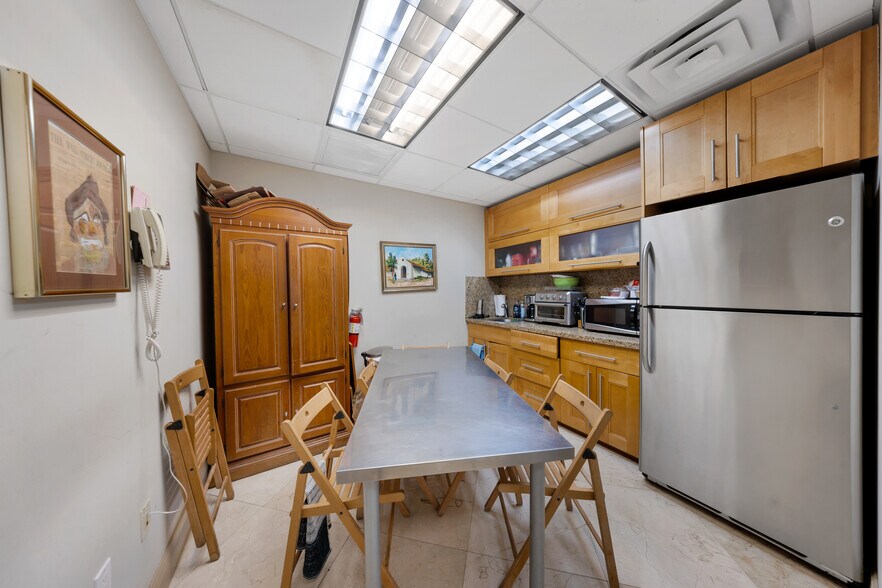 More Photos Of 1805 Ponce de Leon Blvd, Coral Gables Medical For Sale