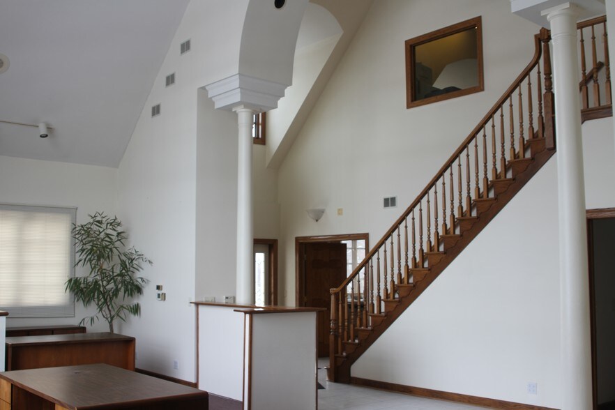 More Photos Of 201 E Dundee Rd, Palatine Office For Sale