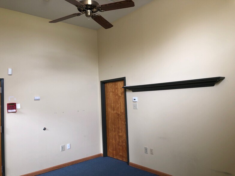 More Photos Of 203 S White Horse Pike, Waterford Works Medical For Lease