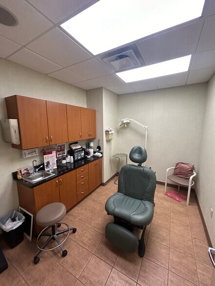 More Photos Of 864 W Jericho Tpke, Huntington Medical For Lease