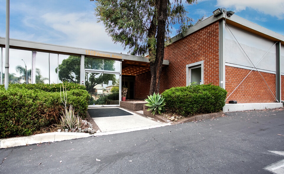 More Photos Of 1919 Vineburn Ave, Los Angeles Warehouse For Lease