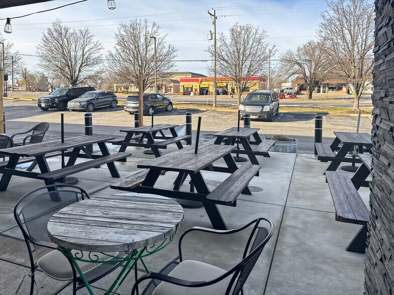 More Photos Of 15620-15648 Manchester Rd, Ellisville Coworking Space