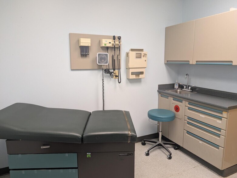 More Photos Of 950 Salem St, Brookville Medical For Lease