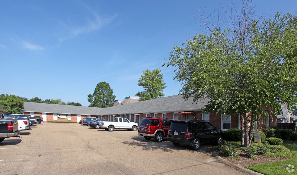 Primary Photo Of 629 Lakeland East Dr, Flowood Medical For Lease