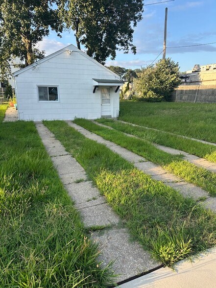 More Photos Of 49 Mays Landing Rd, Somers Point Office Residential For Lease