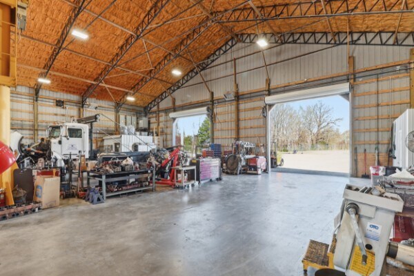 More Photos Of 1018 Abiff Rd, Bon Aqua Service For Sale