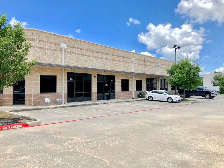 More Photos Of 500 Spring Hill Dr, Spring Unknown For Lease