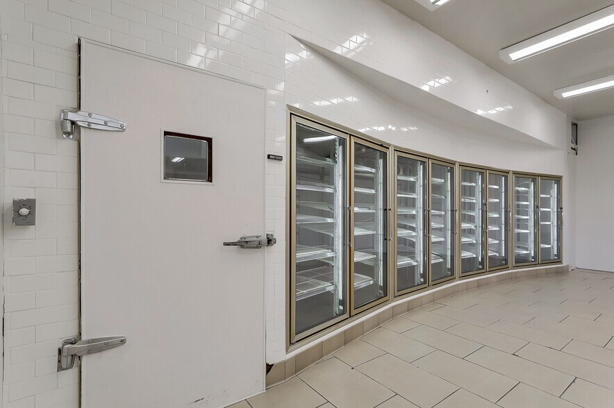 More Photos Of 190 Washington Blvd, Fremont Freestanding For Lease