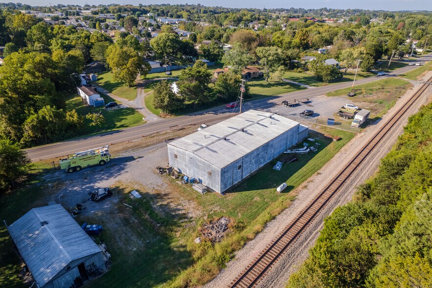 More Photos Of 2237 Big Springs Rd, Maryville Warehouse For Lease