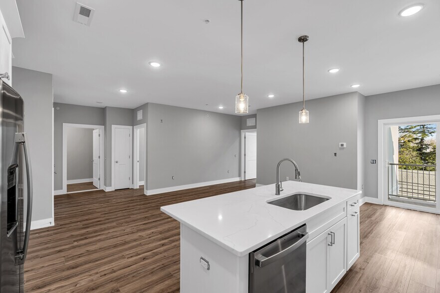 More Photos Of 33 Union Ave, Manasquan Apartments For Sale