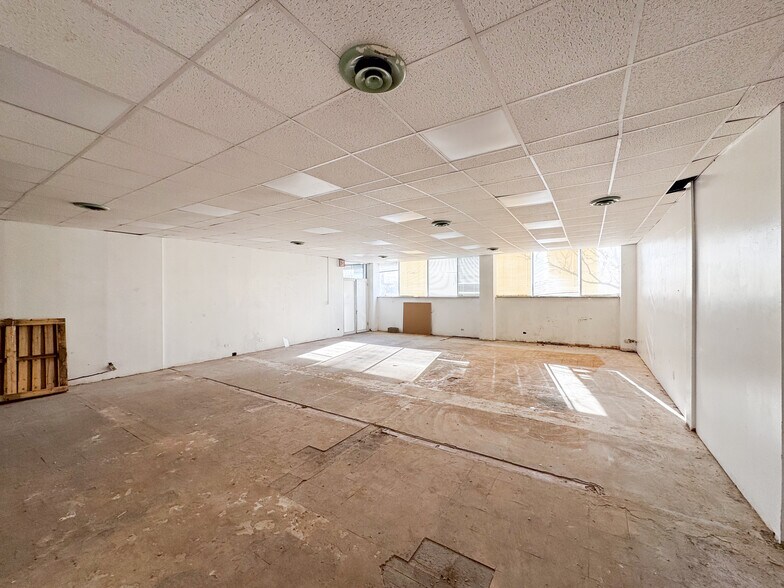 More Photos Of 65-35 Queens Blvd, Woodside Office For Lease
